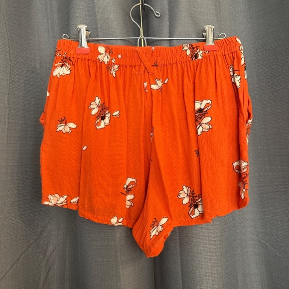 Cute juniors casual shorts - Picture 2 of 4